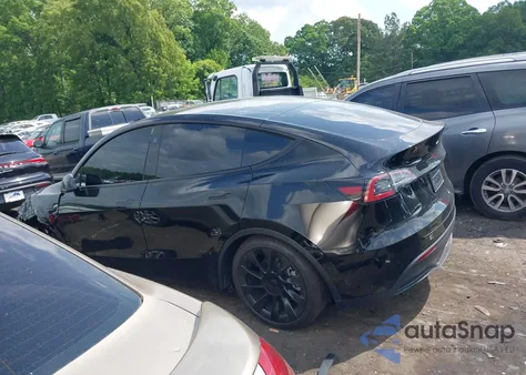 2025 Tesla Model Y Long Range Dual Motor All-Wheel Drive z USA, uszkodzony, nr VIN 7SAYGDED9SA356355